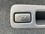 リヤゲートは電動で開閉が出来きます!週末のお買い物にも便利です!