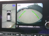 まるで上空から見下ろしているような感じで駐車が楽にできるインテリジェントアラウンドビューモニター!幅寄せが苦手な方でもサイドビューで確認することができますよ♪