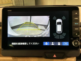 リバースギアに入れるだけで後方の表示へ切り替わります。夜間や雨の日の駐車も楽になりますよ。