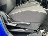 運転席にシートリフター装備です!