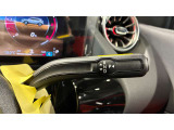 ウィンカー内蔵ドアミラーを開発したのは『メルセデス・ベンツ』です。他車からの視認性が高まり、事故の可能性を低減させています。更に、点灯部分はドライバーの視界に入らないように設計されています。