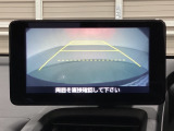 ギヤをR(バック)に入れるとディスプレイオーディオの画面に後ろの映像が映るリアカメラ付です。後退時、コンディションが悪い視界でもカラーバックモニターがドライバーをサポートします。