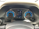 視認性の高いメーターで運転情報を的確に把握できます