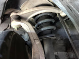 お車を安心してお乗りいただく為には、足回りの定期点検が欠かせません。サービスサポート(有償保証)では無料点検もご提供しており、安心のカーライフをお過ごしいただけるサポート体制が整っています。