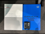 スマートキーは鍵をバッグに入れたままでもドアロックの開閉やエンジンのON・OFFができます。夜間や雨の日も鍵を探さなくて良いので便利です。