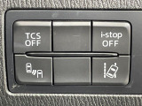 【ブラインドスポットモニタリング】走行中、ドアミラーの死角になりやすい箇所に後続車が接近するとサイドミラー付近に警告を表示、ドライバーに注意喚起をしてくれます。