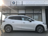 【BMWの伝統-3】BMWのお車は、&ldquo;駆け抜ける歓び&rdquo;を体現しております。走行の安定性とコーナリングの良さを追求し、思い通りにハンドルの操作可能です。