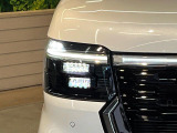 【LEDヘッドライト】悪天候や夜間走行時も良好な視界を確保し安心して運転できる高輝度LEDヘッドライトを装備!点灯速度が早く、消費電力も抑えられています。