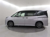 両側パワースライドドア付きだから、狭い駐車スペースなどでの 乗り降りラクラク!小さなお子さまのいるご家庭には嬉しい装備。