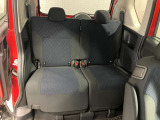【後部座席】後席は320mmも前後にスライドできます!一番前に出せば、運転席から後席のお子さまに手が届きます♪