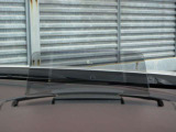 運転視界の遠方上方に虚像を投影することで前を見ながら情報の視認ができます。本当にドライバーが必要な情報を適切に伝え、楽しんで頂くことを考えた新世代装備です。※虚像は1.5m前方に浮かぶイメージです。