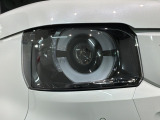 LEDヘッドライトは、点灯の瞬間から最大光量を発揮し、突然暗くなるトンネルなどでの安定感を高めます。