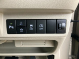 『アイドリングストップ』 クルマが停車すると自動的にエンジンを停止し、無駄な燃料消費や排出ガスを抑えます。素早くエンジンを再始動させるなど、ドライバーの感覚とズレのない自然な制御を目指しています。