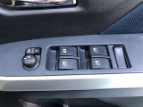電動格納式ドアミラー付き。 狭い駐車場へ停めた時に、ボタン1つで左右のミラーをたたむ事ができます。