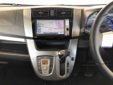 温度を設定すれば、自動で車内の温度管理をしてくれる優れものです♪ATミッションで運転楽々