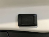 パワーバックドアは荷物の出し入れがしやすい優れものです!スイッチひとつで重いバックドアが締まります!日用品の大量買い出しにも大活躍します!