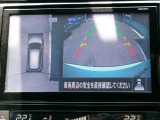 アラウンドビューモニターで車を上空から見下ろしているような映像を映し出します。周囲の状況がひと目でわかります!