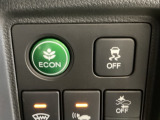 Hondaセンシング用の、VSA(ABS+TCS+横滑り抑制)解除のオンオフスイッチなどはハンドルの右側に装備しています。燃費に役立つECONボタンもここです。