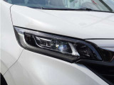 【ヘッドライト】省電力で長寿命の明るく運転しやすいLEDヘッドランプです。明るく照らすので暗い夜道からお客様を守ってくれます。