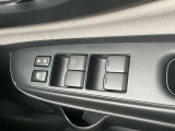 パワーウインドウスイッチです。運転席はオート機能付きです。