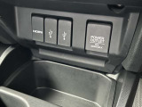 USB端子と12Vの端子が付いておりますのでお車でのお出かけにとても便利です!