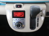 オートエアコンで暑い夏も寒い冬も快適な車内で運転出来ます。