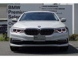 BMWの代名詞の【キドニーグリル】グリルが腎臓のように見えるので【キドニー】と呼ばれるようになりました。一目見ただけでBMWであると認識できる確固たるアイコンとして存在感を放ちます。