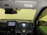 ドライバー目線で、使いやすく安全操作性と良好な視界を実現した運転席です。