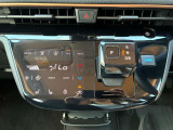 オートエアコンでパネルタッチするだけで操作が可能です(^^)☆AUTOにすれば簡単に車内の空調を快適に調整してくれます♪嬉しいシートヒーター付き(^^)