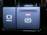 【ブレーキホールド】・・・「HOLD」スイッチを押し、システムONの状態にしておくことで、渋滞や信号待ちなどでブレーキを踏んで停車した時にブレーキを保持。 アクセルを踏むと解除されます。