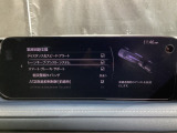 ハンドル操作をアシストすることにより車線からの逸脱回避を支援します。