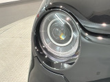 LEDヘッドライトは、点灯の瞬間から最大光量を発揮し、突然暗くなるトンネルなどでの安定感を高めます。