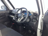 前方の見通しが良いすっきりした視界、誰でも扱いやすく運転できます。疲れにくく安心ドライブを更に快適なものにします!