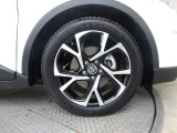 純正18インチアルミ!タイヤサイズは225/50R18です