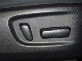 パワーシート搭載。微妙な調整が手軽にでき、ピッタリのポジションで運転することが可能です。