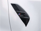 【デザインとの融合】BMWデザイナーが創り出したボディデザインを損なう事のない様に配置とデザインに拘っています。ドアノブについてもBMWの拘りに妥協はありません。