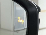 BSM(ブラインドスポットモニター)】・・・隣の車線を走る車両をレーダーで感知。車両を感知するとドアミラーに搭載されたLEDインジケーターが点灯。