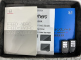 スマートキーは鍵をバッグに入れたままでもドアロックの開閉やエンジンのON・OFFができます。夜間や雨の日も鍵を探さなくて良いので便利です。