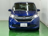 LEDヘッドライトを装備しています。LEDヘッドライトはとても明るく、雨の日や夜間走行も安全・安心です。オートライトコントロール付きで周囲の明るさに応じて自動で点灯・消灯します