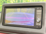 【バックカメラ】駐車時に後方がリアルタイム映像で確認できます。大型商業施設や立体駐車場での駐車時や、夜間のバック時に大活躍!運転スキルに関わらず、今や必須となった装備のひとつです!