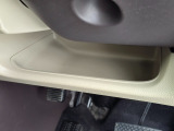 運転席周辺の収納も充実したドライバーズロアポケット。細かな使い勝手にも配慮されています。