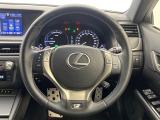 【純正革巻きステアリング】上質な革を使用することで、手にしっかり馴染みとても運転しやすいハンドルです♪