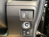 【助手席側パワースライドドア】です。リモコンや運転席のスイッチ操作で楽々自動開閉。スマートキーをポケットやバッグに入れたままで、キーを差し込むことなくボタンを押すだけでエンジンが始動します。