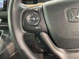 ステアリングにオーディオ操作スイッチが付いています。オーディオ画面に直接タッチしなくても操作が出来ますので、運転に集中できます。
