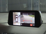 360度モニター搭載車ですので、低速時での不安を解消してくれます。この写真は右側はバックカメラですが、前進時にはフロントカメラにもなりますので歩行者や縁石なども確認することが可能です。