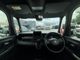 インパネ周りのお写真です。 視界が広く運転もしやすくなっております♪