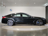 【BMWの伝統-3】BMWのお車は、&ldquo;駆け抜ける歓び&rdquo;を体現しております。走行の安定性とコーナリングの良さを追求し、思い通りにハンドルの操作可能です。
