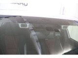 アイサイトVer.3搭載。プリクラッシュブレーキや車線逸脱警報、誤発進抑制などの機能が充実した運転支援システムです。全車速追従機能付きクルーズコントロールも備え、快適で安全なドライブをサポートします。