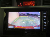 車両後方の映像を映すバックモニター。進路を確認しながら安全に車庫入れできます。