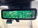 【デジタルインナーミラー】後席の大きな荷物や同乗者で後方が確認しづらい時でも安心!カメラが撮影した車両後方の映像をルームミラー内に表示。クリアな視界で状況の確認が可能です!